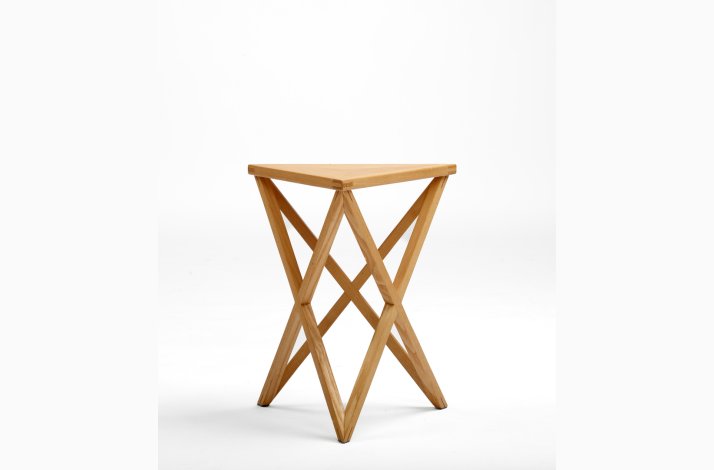 Trekantet taburet i ask