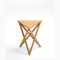 Trekantet taburet i ask